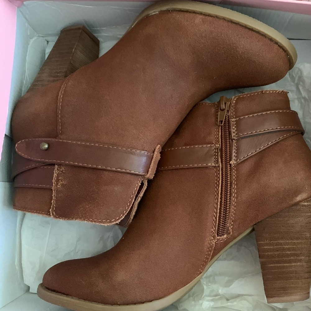 Crown Vintage Tan Ankle Booties